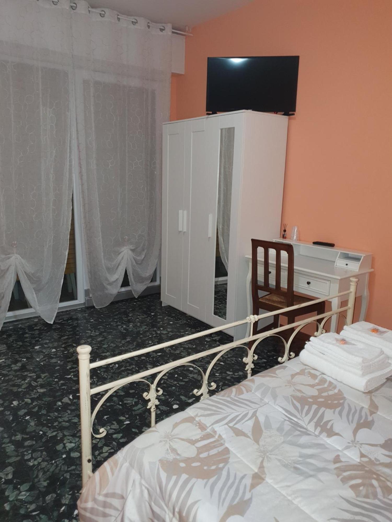 Andrea Affittacamere E B&B Solignano Nuovo Exterior photo